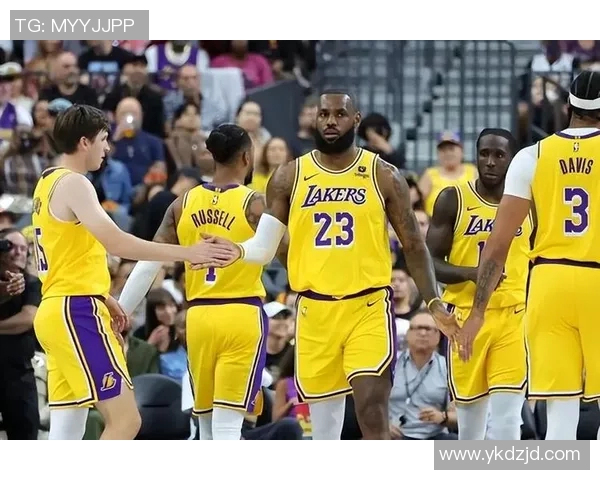 湖人队躺进西部前四：年轻球员崛起助力季后赛席位争夺