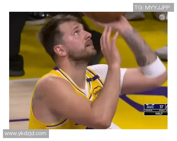 湖人惨败老鹰失误频繁东契奇贡献22分11助攻表现亮眼